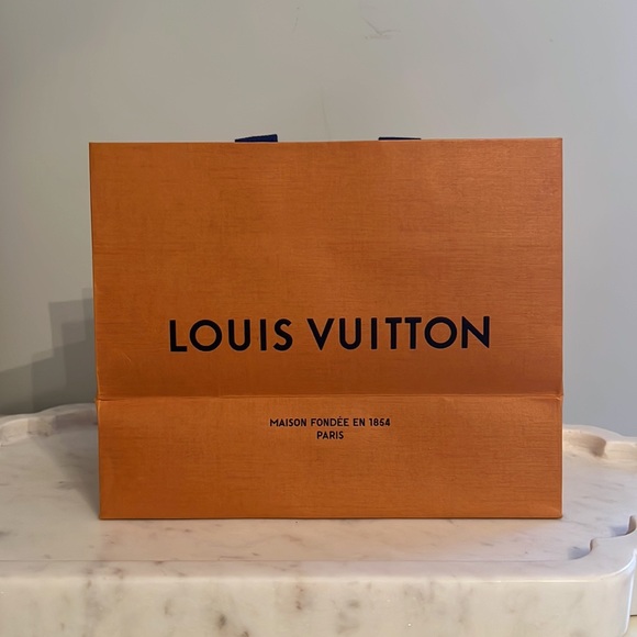 Louis Vuitton Shopping Bag - Picture 14 of 16